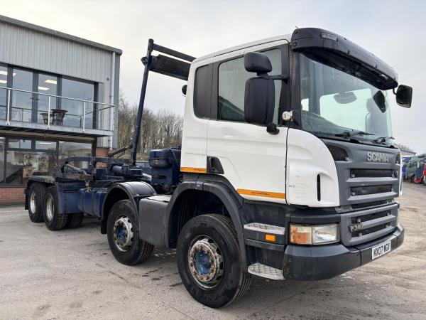 Scania P340 8x4 Hookloader