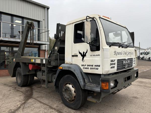 MAN LE18.220 4x2 Skip Loader